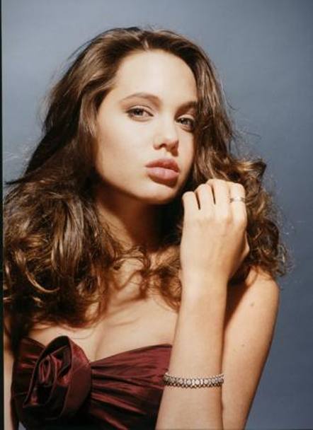 Angelina Jolie, sedicenne e gi bellissima
